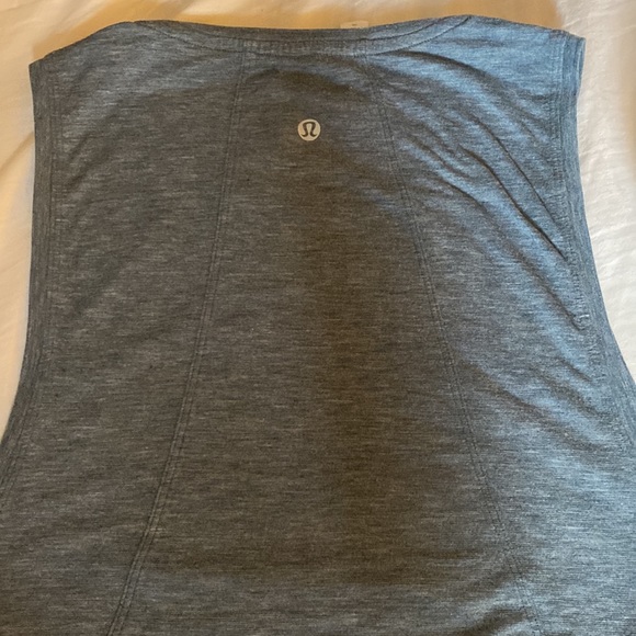 Lulemon Sleeveless Athletic Yoga Top With Deep Arm Slits - Picture 4 of 7
